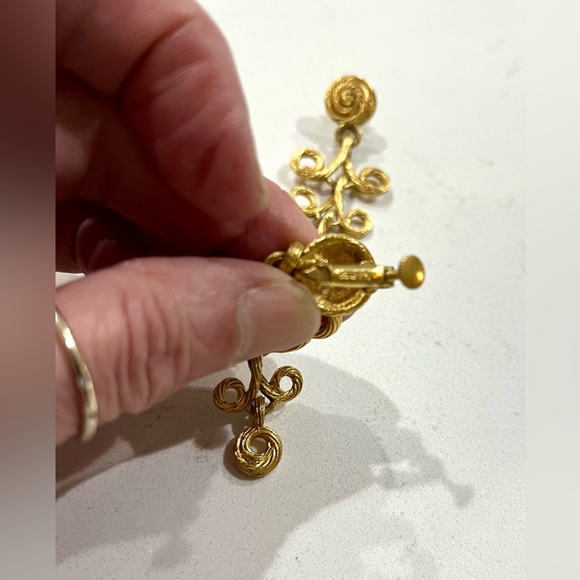 Vintage Gold Tone Rope Twist Dangle Drop Clip on Earrings 2 5/8”, EUC - Picture 7 of 13